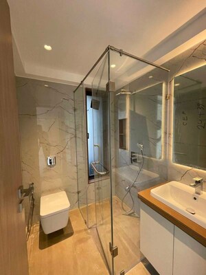 Team Area in 2 BHK Apartment at Aum Artha, Khar West – for Rent