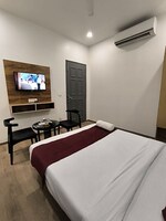 4 BHK + Servant Room 502 Sq.Yd. Builder Floor in Adani Samsara