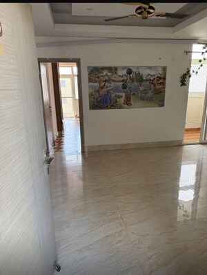 Room in 4 BHK Apartment at M R Platinum 321, Raj Nagar Extension – for Rent
