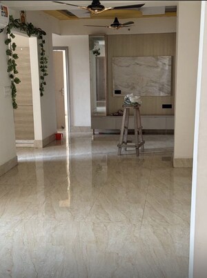 Bathroom in 4 BHK Apartment at M R Platinum 321, Raj Nagar Extension – for Rent