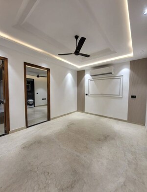 Room in 3 BHK Builder Floor at Green Fields Colony – for Sale