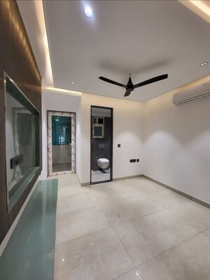 Room in 3 BHK Builder Floor at Green Fields Colony – for Sale
