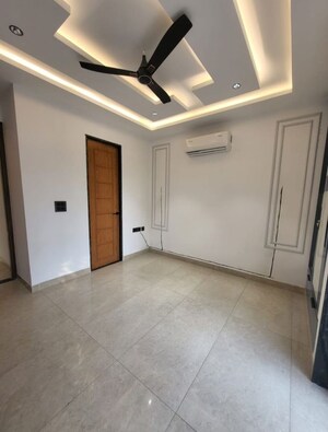 Room in 3 BHK Builder Floor at Green Fields Colony – for Sale