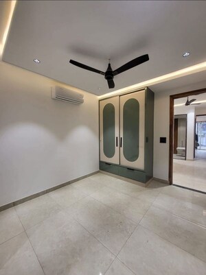Room in 3 BHK Builder Floor at Green Fields Colony – for Sale