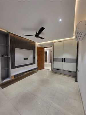 Room in 3 BHK Builder Floor at Green Fields Colony – for Sale