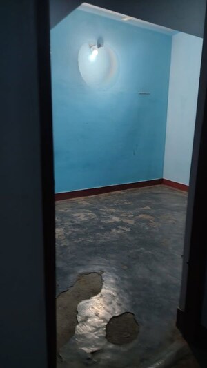 Room in 2 BHK Apartment at Gayatri Nagar – for Rent