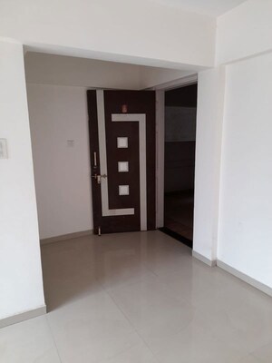 Room in 3 BHK Apartment at SVS Excellencia, Warje – for Rent