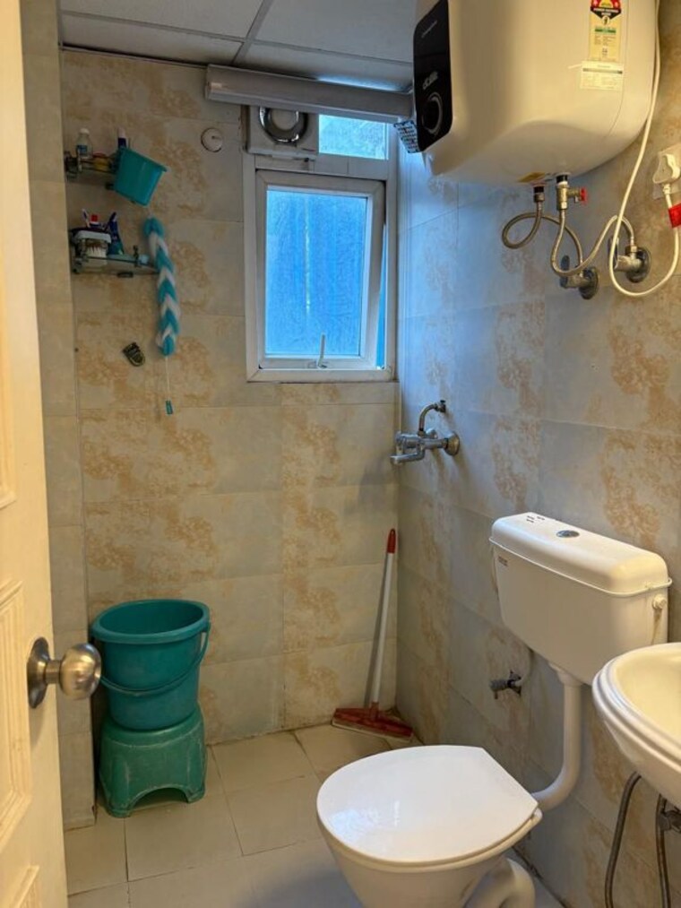 Bathroom, signature-the-serenas 2 Bedroom 583 Sq.Ft. Apartment In Sohna Sector 36 Gurgaon 10601560