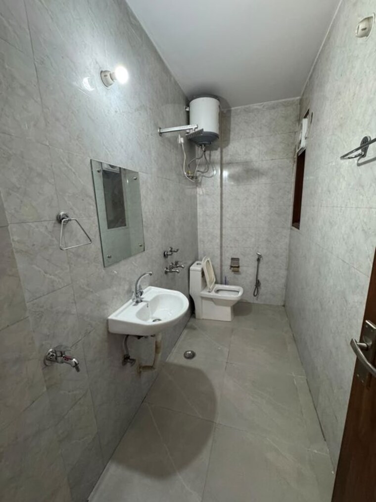 Bathroom, palm-residency-chhatarpur 1 Bedroom 600 Sq.Ft. Builder Floor In Chattarpur Delhi 10601568