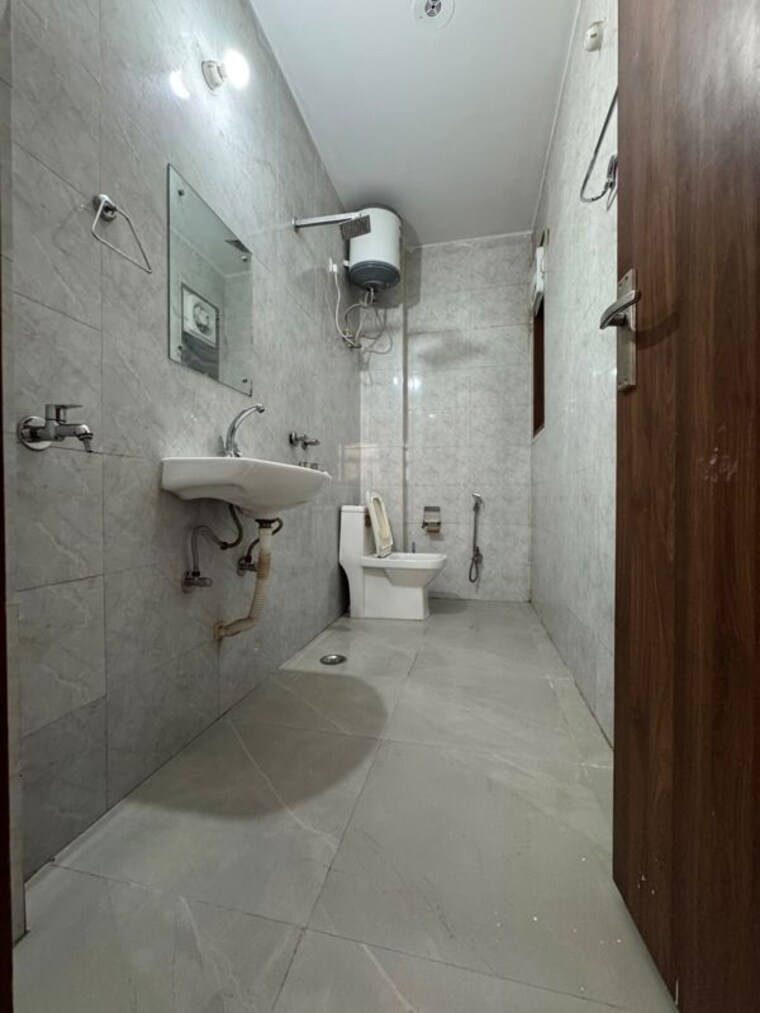 Bathroom, palm-residency-chhatarpur 1 Bedroom 600 Sq.Ft. Builder Floor In Chattarpur Delhi 10601568