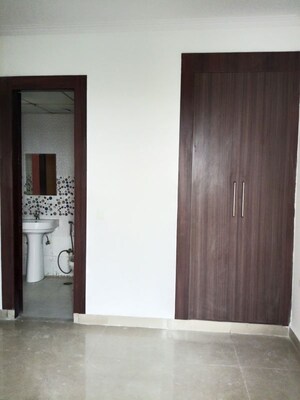 Room in 3 BHK Apartment at Saya Zion, Sector 4 Greater Noida – for Rent