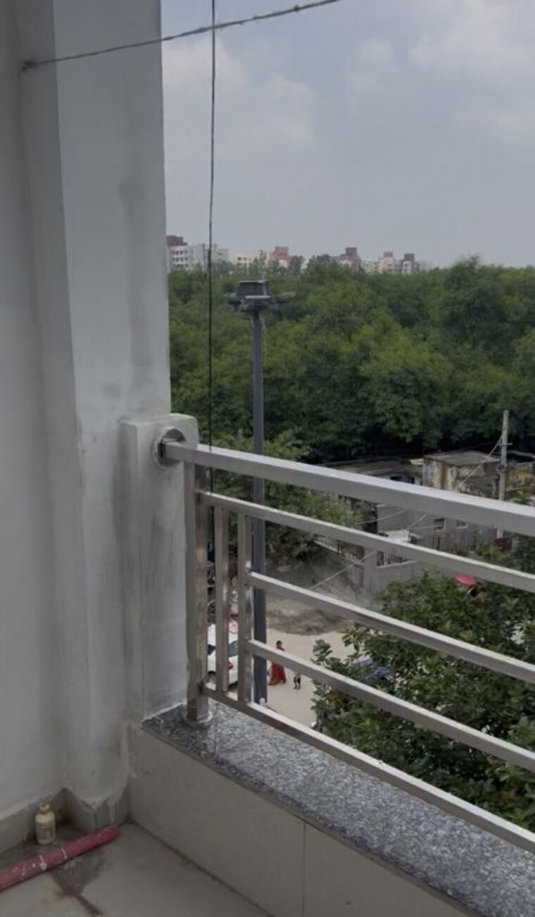 Balcony, east delhi 2 Bedroom 600 Sq.Ft. Builder Floor In East Delhi Delhi 10593347