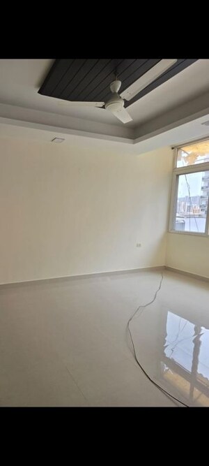 Room in 4 BHK Penthouse at Mahagun Maestro, Sector 50 – for Rent