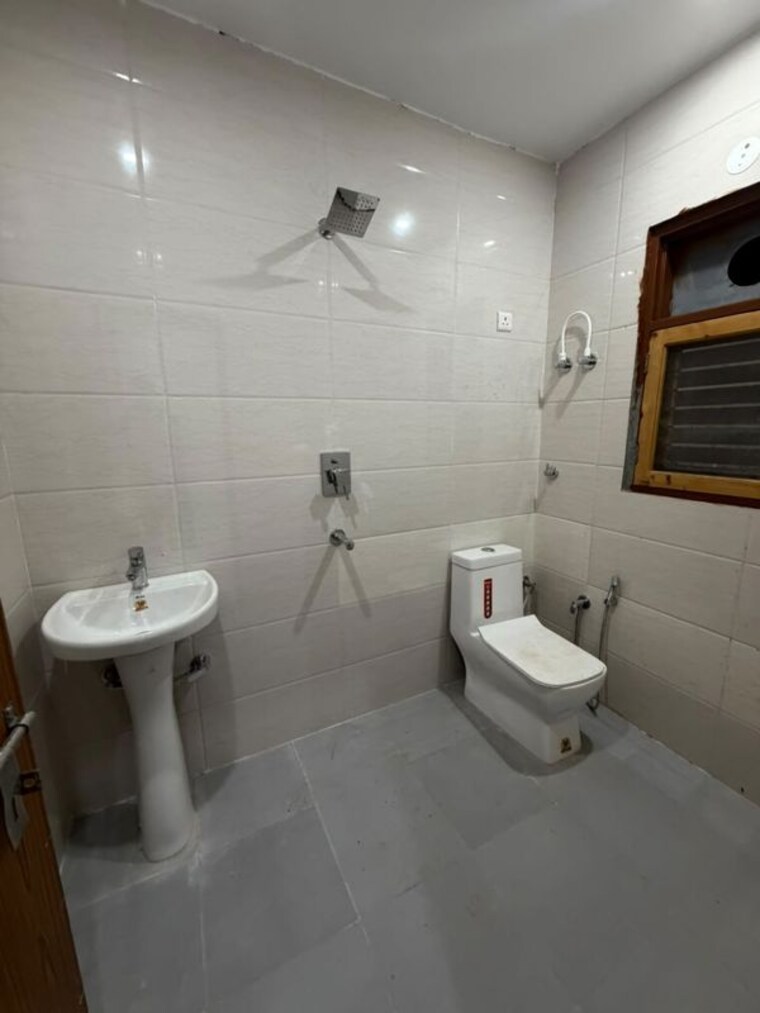 Bathroom, ansal-plaza-sector-23 1 Bedroom 650 Sq.Ft. Builder Floor In Sector 23 Gurgaon 10601681