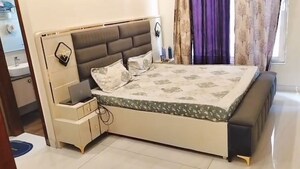 Bedroom in 3.5 BHK Builder Floor at BPTP Amstoria, Sector 102 – for Rent