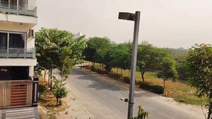 3.5 BHK Builder Floor – Garden View at BPTP Amstoria, Sector 102 - for Rent