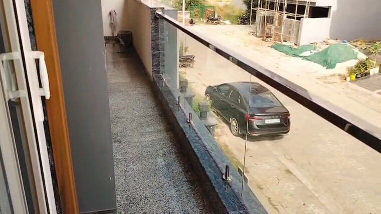 Balcony, bptp-amstoria 3.5 Bedroom 185 Sq.Yd. Builder Floor In Sector 102 Gurgaon 10601611