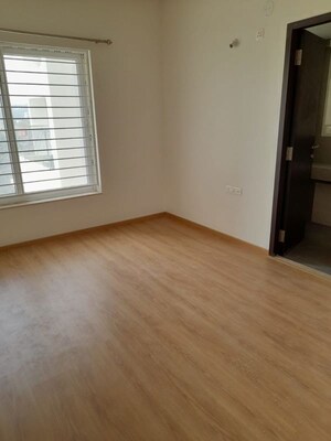 Room in 3 BHK Apartment at Bhusari Colony – for Rent