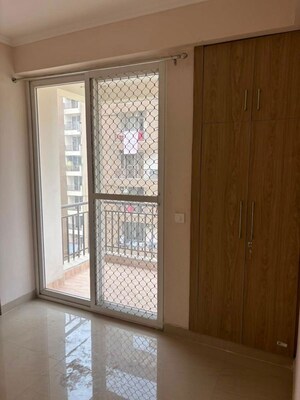 Room in 3 BHK Apartment at Amrapali Kingswood, Sector 4 Greater Noida – for Sale