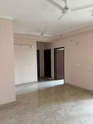 Room in 3 BHK Apartment at Amrapali Kingswood, Sector 4 Greater Noida – for Sale