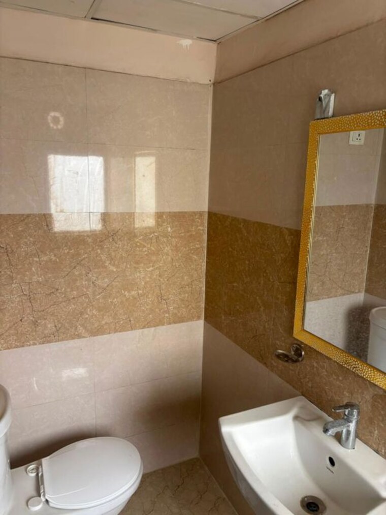 Attached Bathroom, amrapali-kingswood 3 Bedroom 1115 Sq.Ft. Apartment In Sector 4 Greater Noida Greater Noida 10601682