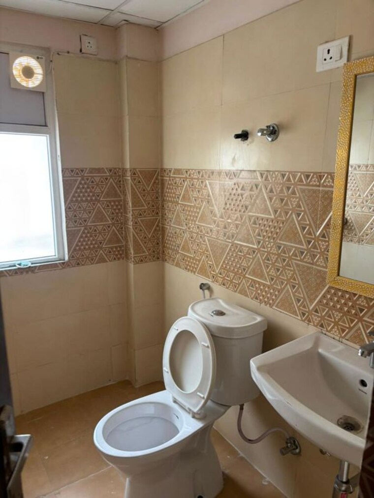 Bathroom, amrapali-kingswood 3 Bedroom 1115 Sq.Ft. Apartment In Sector 4 Greater Noida Greater Noida 10601682