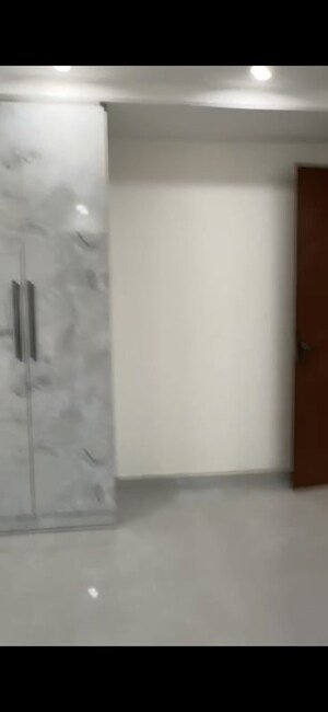 Room in 3 BHK Builder Floor at BPTP District, Sector 81 – for Rent