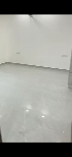 Room in 3 BHK Builder Floor at BPTP District, Sector 81 – for Rent
