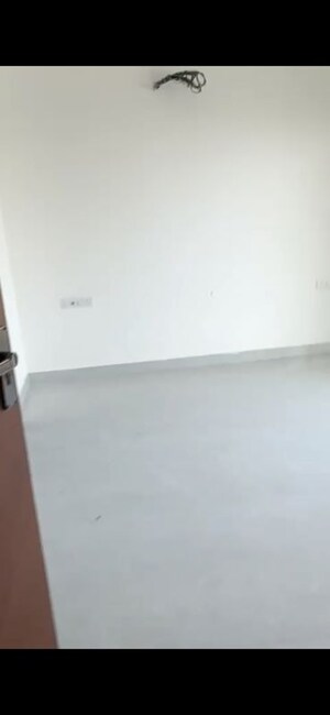 Room in 3 BHK Builder Floor at BPTP District, Sector 81 – for Rent