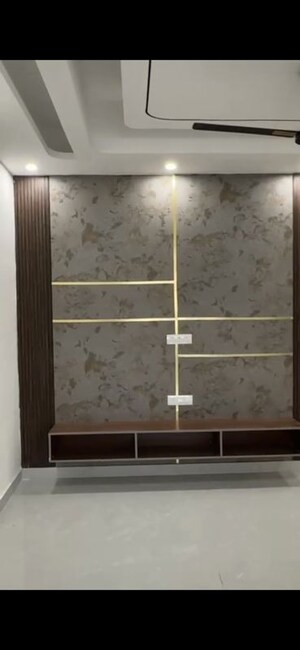 Furnished Amenities in 3 BHK Builder Floor at BPTP District, Sector 81 – for Rent