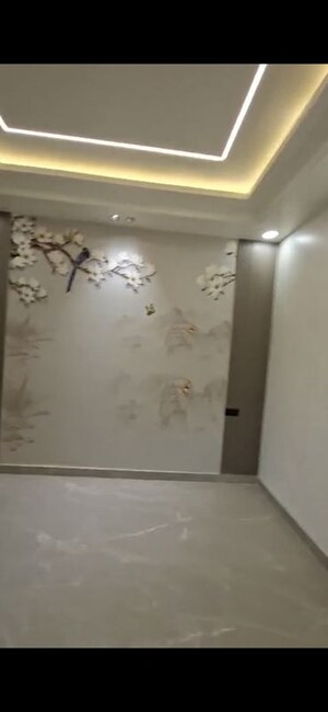 Room in 4 BHK Builder Floor at Sector 85 – for Rent