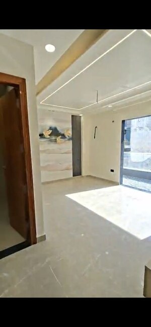 Room in 4 BHK Builder Floor at Sector 85 – for Rent