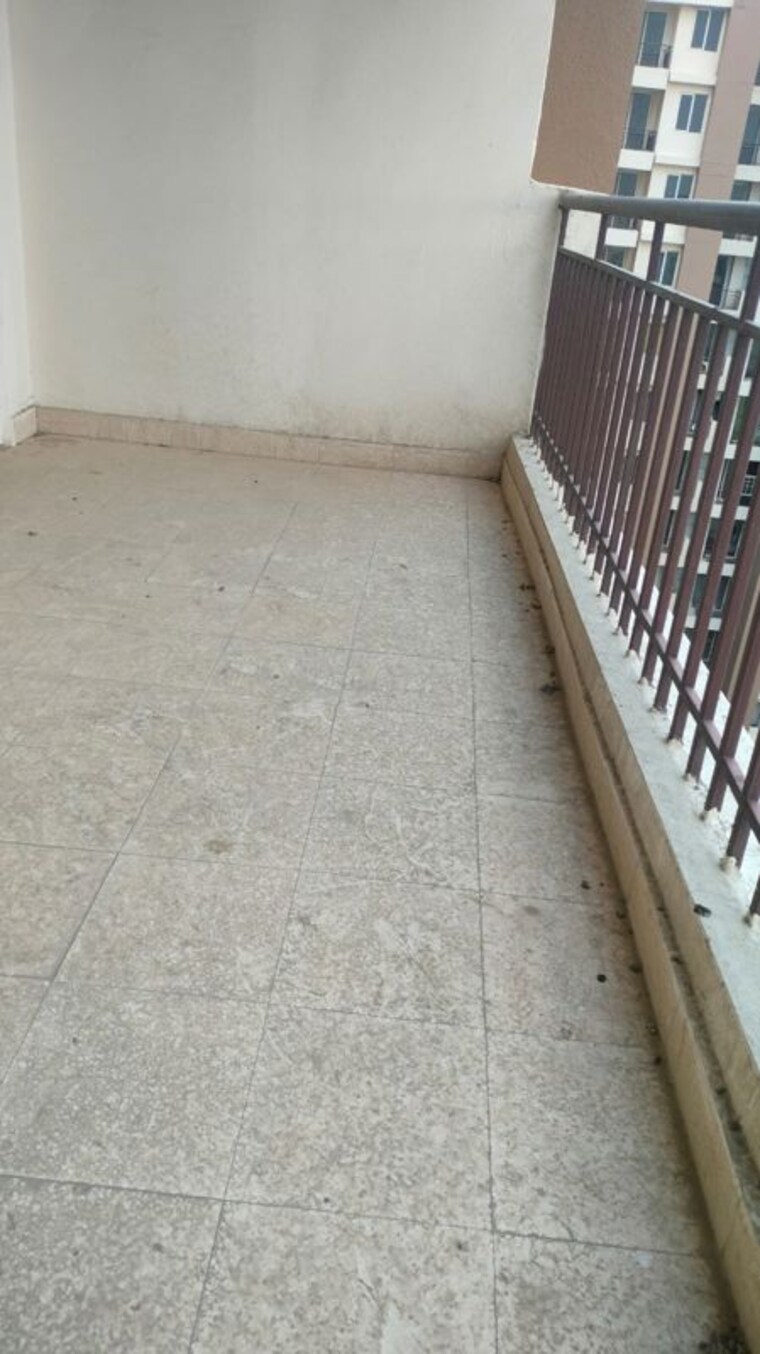 Balcony, amrapali-kingswood 2.5 Bedroom 1200 Sq.Ft. Apartment In Sector 4 Greater Noida Greater Noida 10480878