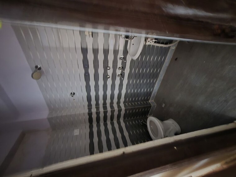 Washroom, mayur vihar 2.5 Bedroom 550 Sq.Ft. Builder Floor In Mayur Vihar Delhi 10601716