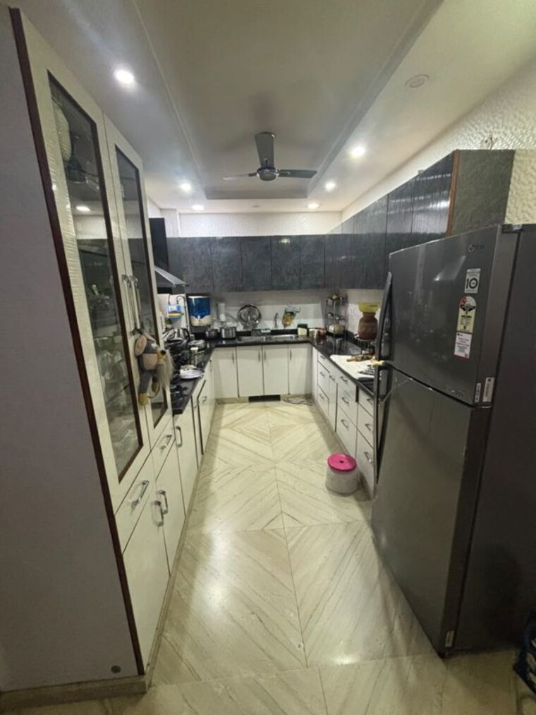 undefined, ashok vihar 4 Bedroom 250 Sq.Yd. Apartment In Ashok Vihar Delhi 10596594