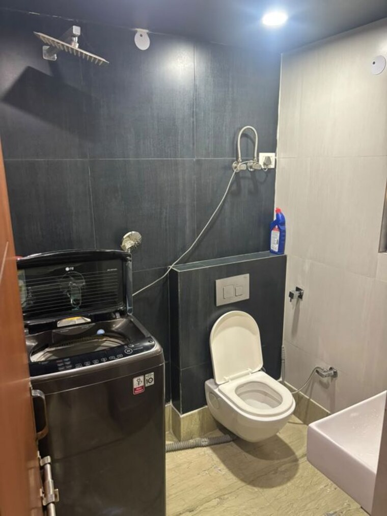 Team Area, ashok vihar 4 Bedroom 250 Sq.Yd. Apartment In Ashok Vihar Delhi 10596594