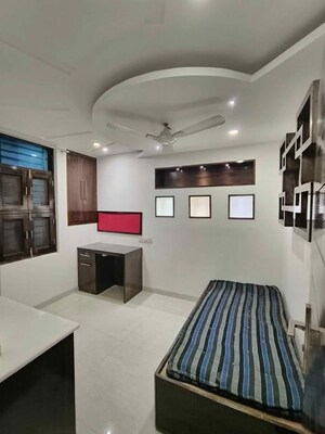Team Area in 3 BHK Builder Floor at Panchsheel Vihar – for Rent