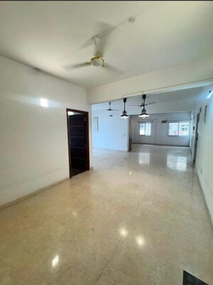 Room in 3 BHK Apartment at Haudin House, Halasuru – for Rent