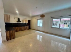 Room in 3 BHK Apartment at Haudin House, Halasuru – for Rent
