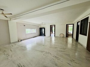 Room in 4 BHK Builder Floor at Palam Vihar – for Rent