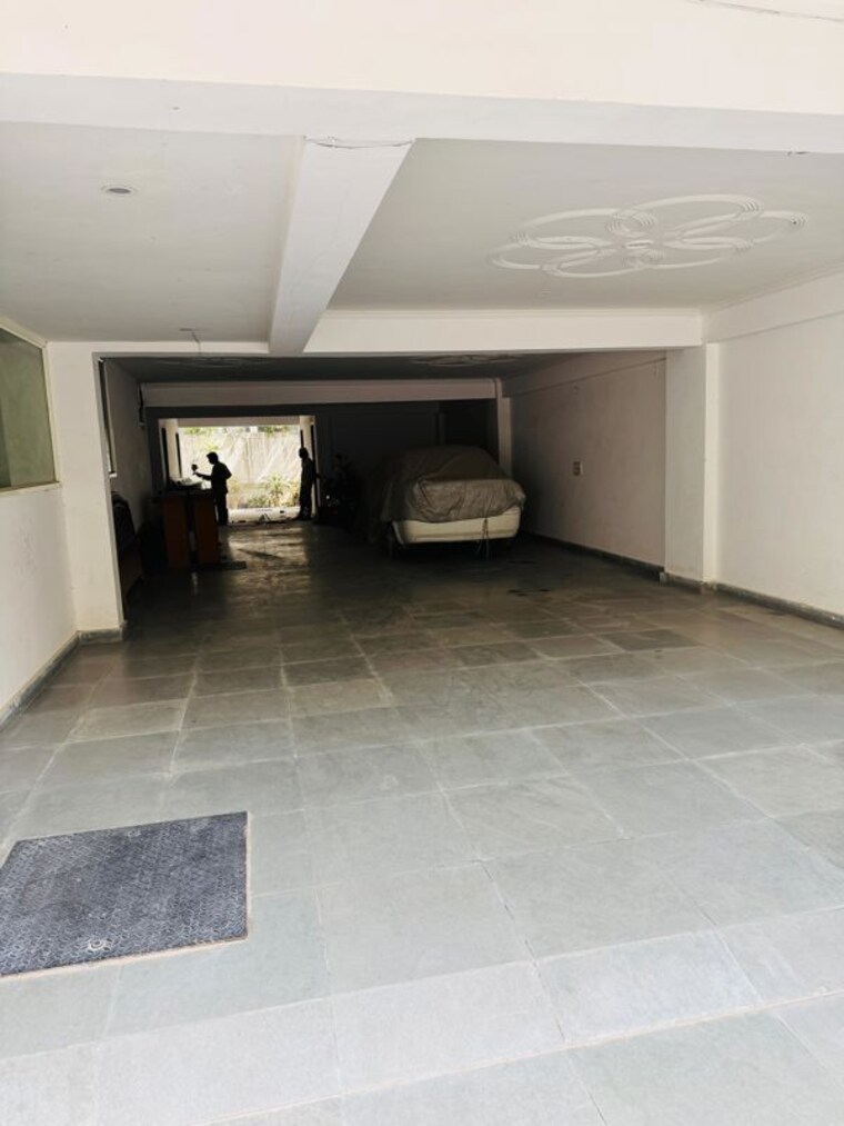  Parking, palam vihar 4 Bedroom 3600 Sq.Yd. Builder Floor In Palam Vihar Gurgaon 10601779