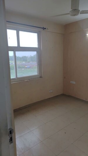 Room in 3 BHK Apartment at Sushma Valencia, International Airport Road – for Rent