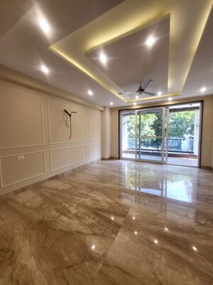 Room in 4 BHK Builder Floor at Sushant Lok I – for Rent