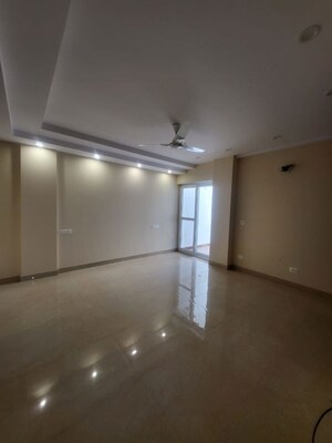 Room in 4 BHK Builder Floor at Sushant Lok I – for Rent
