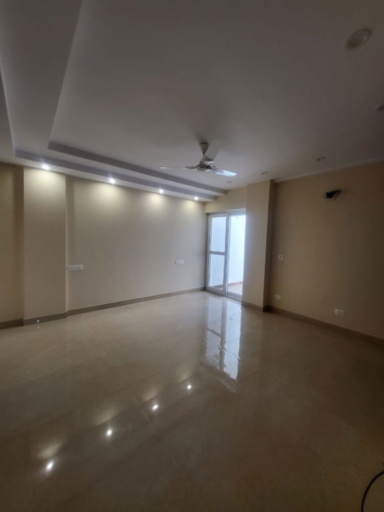 Room, sushant lok i 4 Bedroom 300 Sq.Yd. Builder Floor In Sushant Lok I Gurgaon 10601833