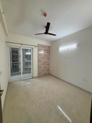 Room in 3 BHK Apartment at Amrapali Terrace Homes, Tech Zone 4 Greater Noida – for Sale