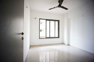 Room in 3 BHK Apartment at South Bopal – for Sale
