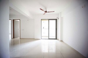 Room in 3 BHK Apartment at South Bopal – for Sale
