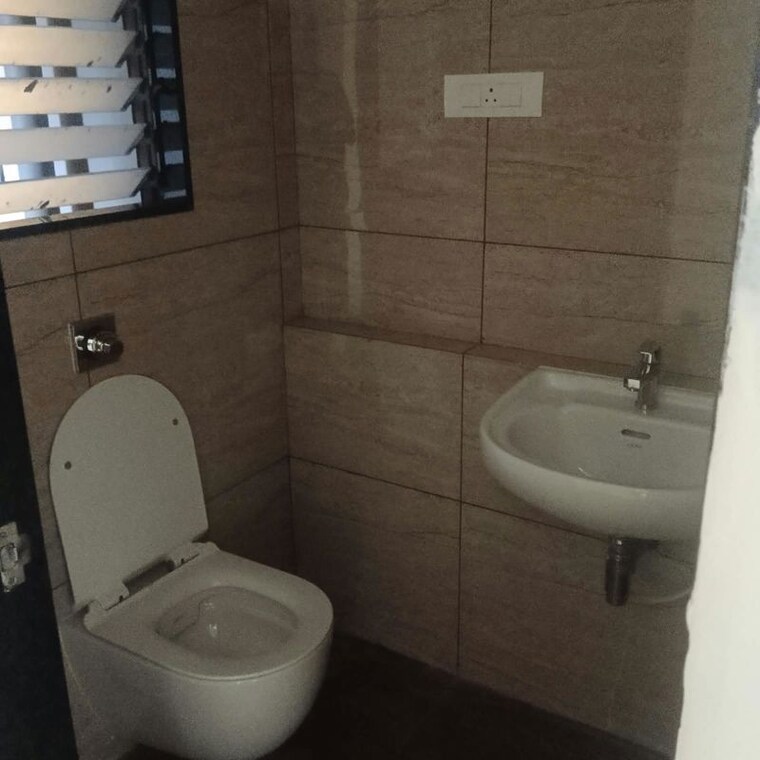 Bathroom, chandak-34-park-estate 2 Bedroom 580 Sq.Ft. Apartment In Goregaon West Mumbai 10601849