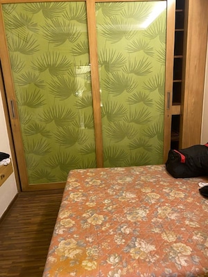 Bedroom in 3 BHK Apartment at Dariya Mahal, Malabar Hill – for Rent